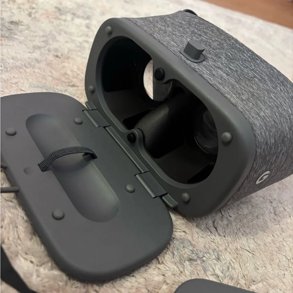 Google Gray VR Headset with Remote
